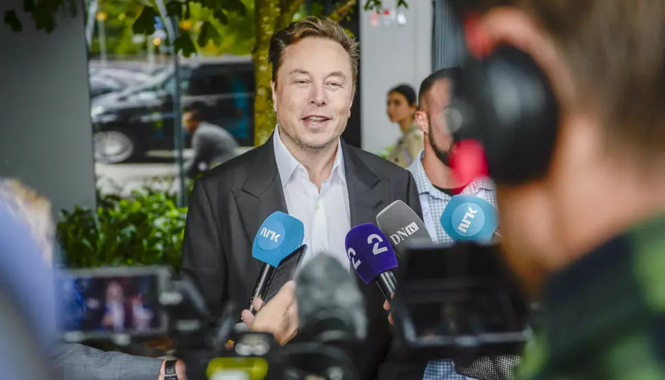 I STAVANGER: Tesla-gründer Elon Musk på vei inn til ONS (Offshore Northern Seas) i Stavanger mandag.