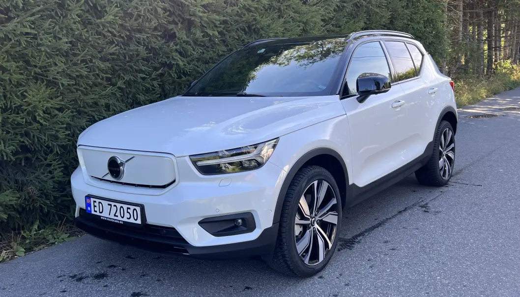 RIMELIGERE: Utvendig ser du ikke at denne versjonen av XC40 bare har forhjulstrekk og 177 færre hester. RIMELIGERE: Utvendig ser du ikke at denne versjonen av XC40 bare har forhjulstrekk og 177 færre hester.