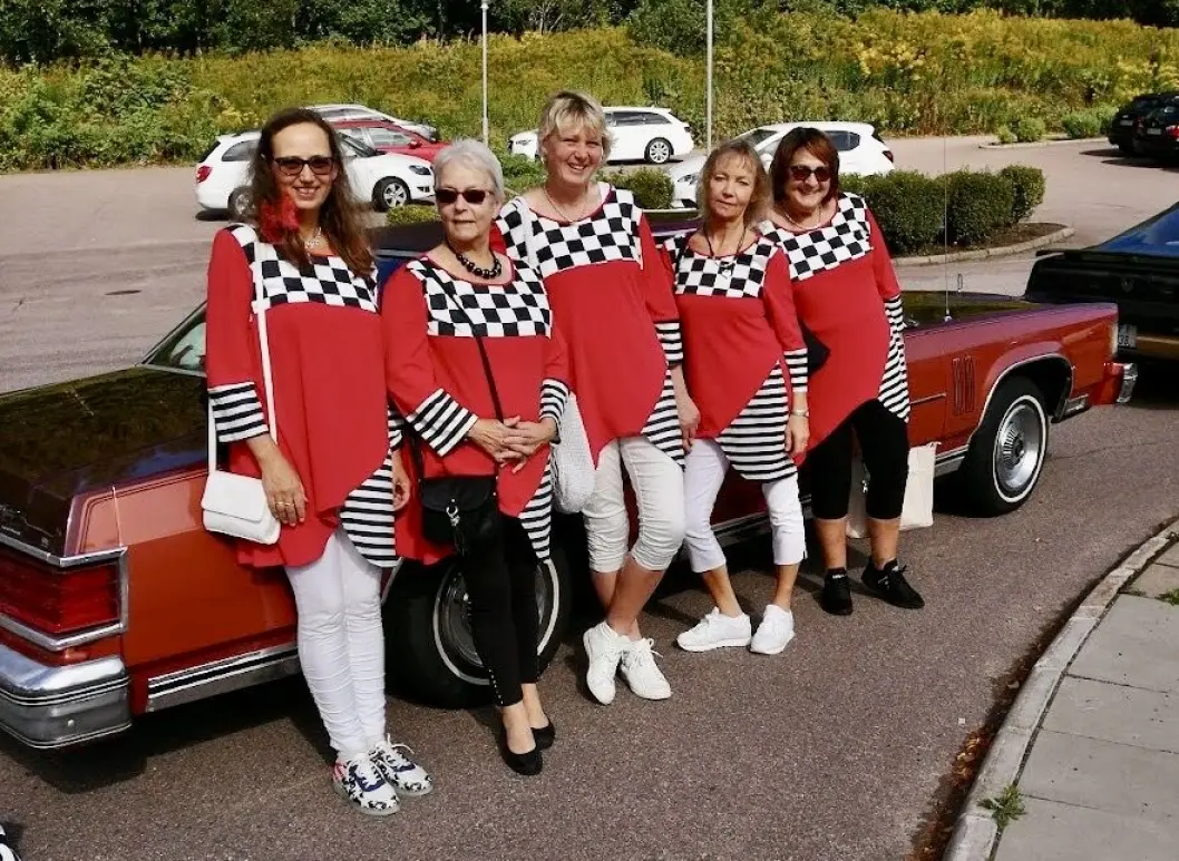 <span class="font-weight-bold" data-lab-font_weight_desktop="font-weight-bold">SJAKKMESTERNE: </span>Her er venninnene Toril Enger, Sidsel Bollerud, Reidun Viken, Grethe Linnes og Vigdis Arntzen på tur med Vikens grådig grandiose Mercury Grand Marquis. <span class="font-weight-bold" data-lab-font_weight_desktop="font-weight-bold">SJAKKMESTERNE: </span>Her er venninnene Toril Enger, Sidsel Bollerud, Reidun Viken, Grethe Linnes og Vigdis Arntzen på tur med Vikens grådig grandiose Mercury Grand Marquis.