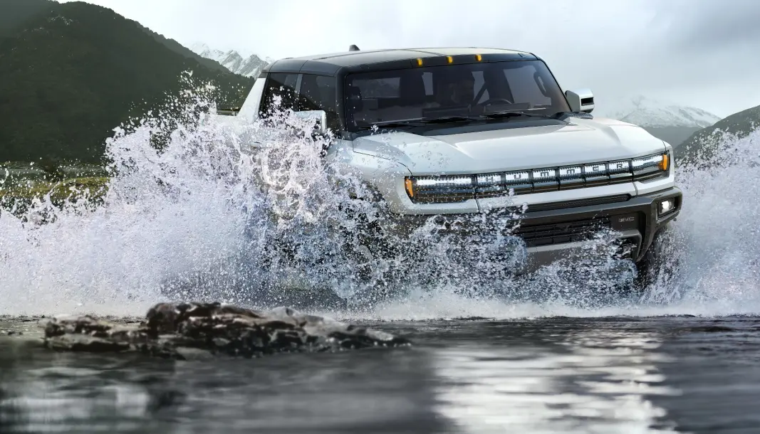 IKKE HELT TETT: GMC Hummer EV er konstruert for røff kjøring, men er ikke så tett som reklamen lover. IKKE HELT TETT: GMC Hummer EV er konstruert for røff kjøring, men er ikke så tett som reklamen lover.