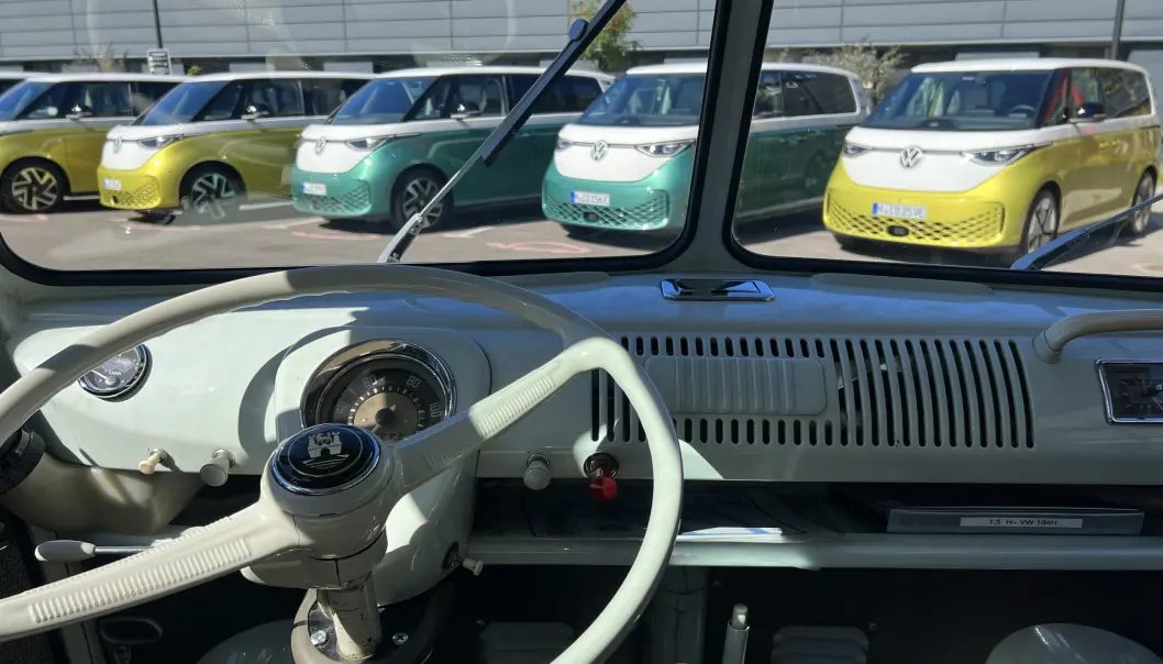 <span class=" font-weight-bold" data-lab-font_weight_desktop="font-weight-bold">NOSTALGISK:</span> Her ser du rekken av nye Buzz fra instrumentpanelet til ur-folkevognbussen T1, som ble produsert fra 1950 til 1967. <span class=" font-weight-bold" data-lab-font_weight_desktop="font-weight-bold">NOSTALGISK:</span> Her ser du rekken av nye Buzz fra instrumentpanelet til ur-folkevognbussen T1, som ble produsert fra 1950 til 1967.