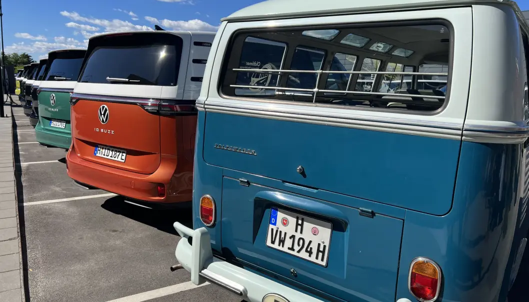 <span class=" font-weight-bold" data-lab-font_weight_desktop="font-weight-bold">HEKKMOTOR: </span>Ur-folkevognbussen hadde 25 hester under bagasjeromsgulvet, dagens Buzz har 204 hester i sin – foreløpig – ene motor. <span class=" font-weight-bold" data-lab-font_weight_desktop="font-weight-bold">HEKKMOTOR: </span>Ur-folkevognbussen hadde 25 hester under bagasjeromsgulvet, dagens Buzz har 204 hester i sin – foreløpig – ene motor.