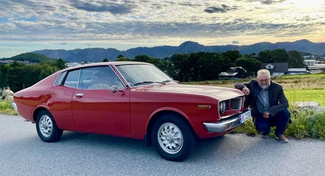 <span class="font-weight-bold" data-lab-font_weight_desktop="font-weight-bold">KNESTÅENDE: </span>Ståle Oftedal mener Toyota Corona Mark II Coupé må brukes, selv om den er blant Norges aller mest sjeldne kjøretøy. <span class="font-weight-bold" data-lab-font_weight_desktop="font-weight-bold">KNESTÅENDE: </span>Ståle Oftedal mener Toyota Corona Mark II Coupé må brukes, selv om den er blant Norges aller mest sjeldne kjøretøy.
