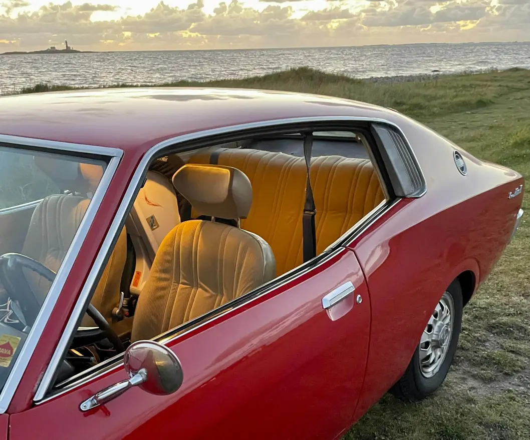 <span class="font-weight-bold" data-lab-font_weight_desktop="font-weight-bold">COUPEENS COUPÉ:</span> Ståle Oftedal synes designen til Toyota Corona Mark II Coupé er like sofistikert utenpå som inni. <span class="font-weight-bold" data-lab-font_weight_desktop="font-weight-bold">COUPEENS COUPÉ:</span> Ståle Oftedal synes designen til Toyota Corona Mark II Coupé er like sofistikert utenpå som inni.