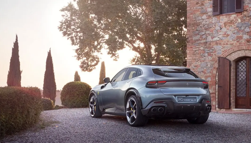 <span class=" font-weight-bold" data-lab-font_weight_desktop="font-weight-bold">ETTERSPURT:</span> Ferrari registrerer mange nye kjøpere fra utsiden av Ferrari-familien, og mener familiekvalitetene frister ... <span class=" font-weight-bold" data-lab-font_weight_desktop="font-weight-bold">ETTERSPURT:</span> Ferrari registrerer mange nye kjøpere fra utsiden av Ferrari-familien, og mener familiekvalitetene frister ...