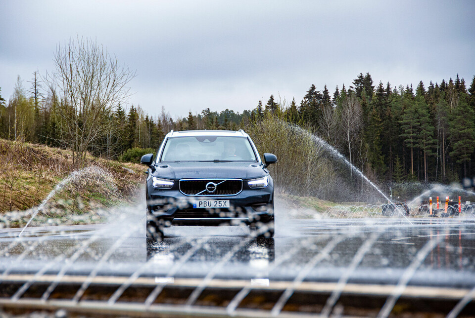 SNART I MÅL: Testene på våt asfalt ble gjort i Tammerfors i Finland.