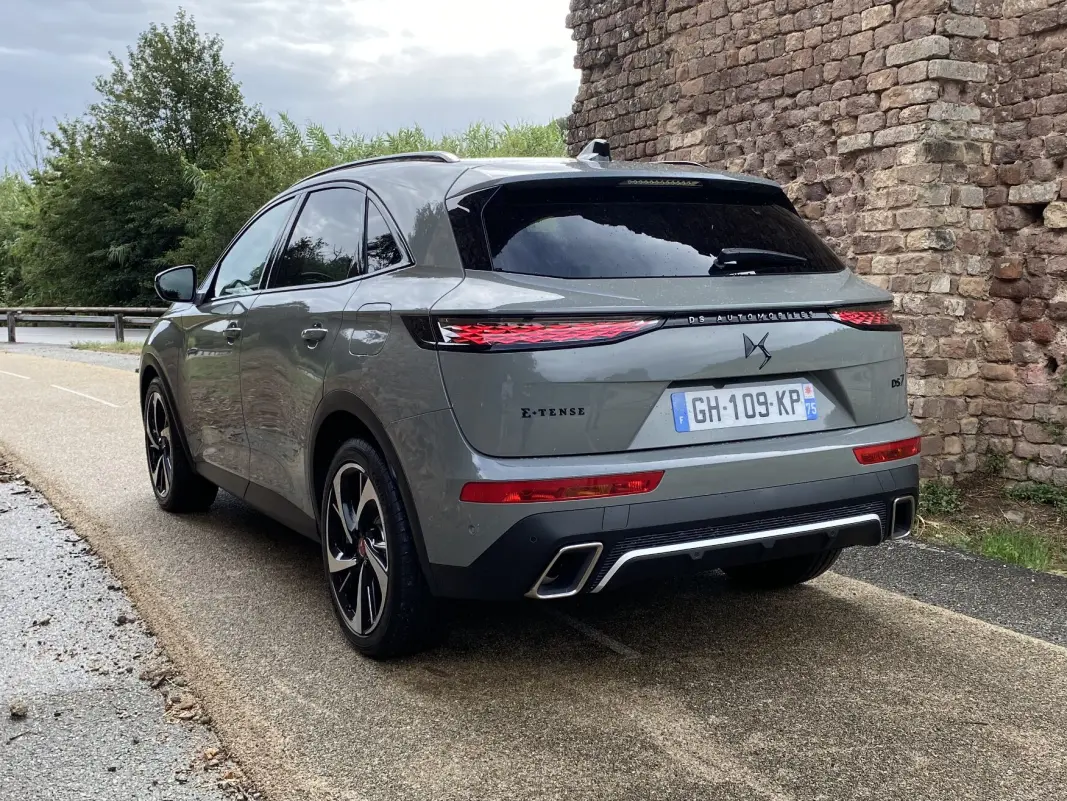 <span class="font-weight-bold" data-lab-font_weight_desktop="font-weight-bold">NÅ:</span> «DS AUTOMOBILES» over logoen og et generelt litt spissere utseende. <span class="font-weight-bold" data-lab-font_weight_desktop="font-weight-bold">NÅ:</span> «DS AUTOMOBILES» over logoen og et generelt litt spissere utseende.