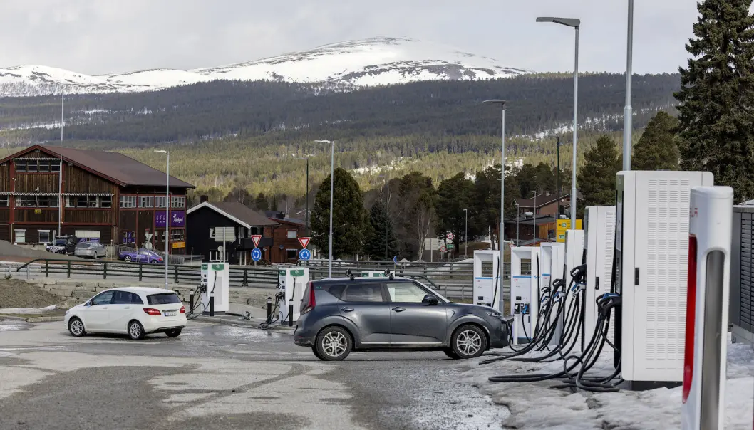 VANNSKILLET: Dombås er en av landets store ladedestinasjoner, tilhørende strømregion Midt – og dermed beliggende i en del av landet hvor strømprisene ennå er relativt lave. VANNSKILLET: Dombås er en av landets store ladedestinasjoner, tilhørende strømregion Midt – og dermed beliggende i en del av landet hvor strømprisene ennå er relativt lave.