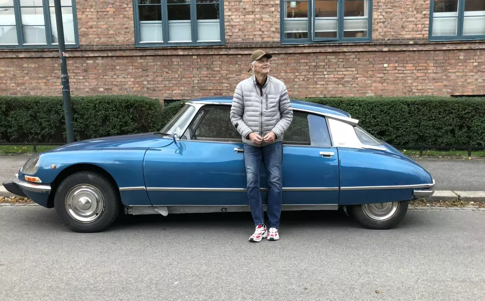 BLÅ SITRON: Oslo-mannen Øyvind Eikvam har kjørt Citroën hele livet og fortsetter med saken til våren.