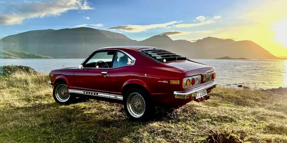 WANKEL I SOLNEDGANG: I Møre og Romsdal blir Mazda med Wankel-motor enda litt tøffere enn på brosjyrebildene fra 1970-tallet.