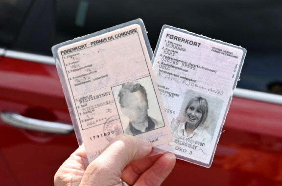 IKKE GYLDIGE I 2023: De gamle, laminerte førerkortene.