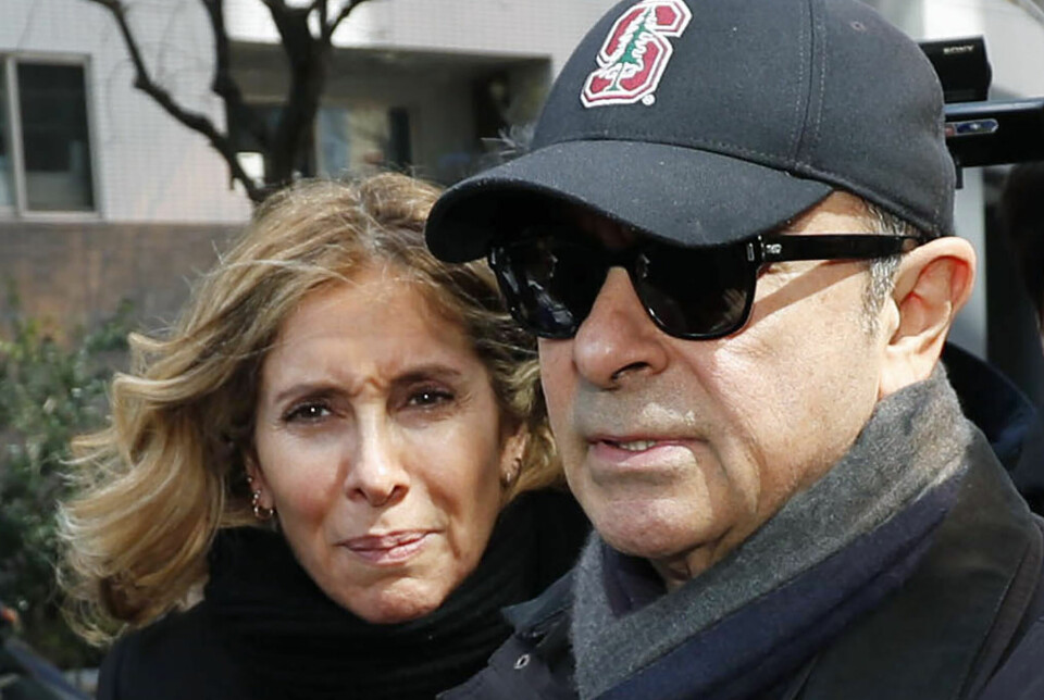STØTTESPILLER: Carlos Ghosn med kona Carole i Tokyo i mars 2019.