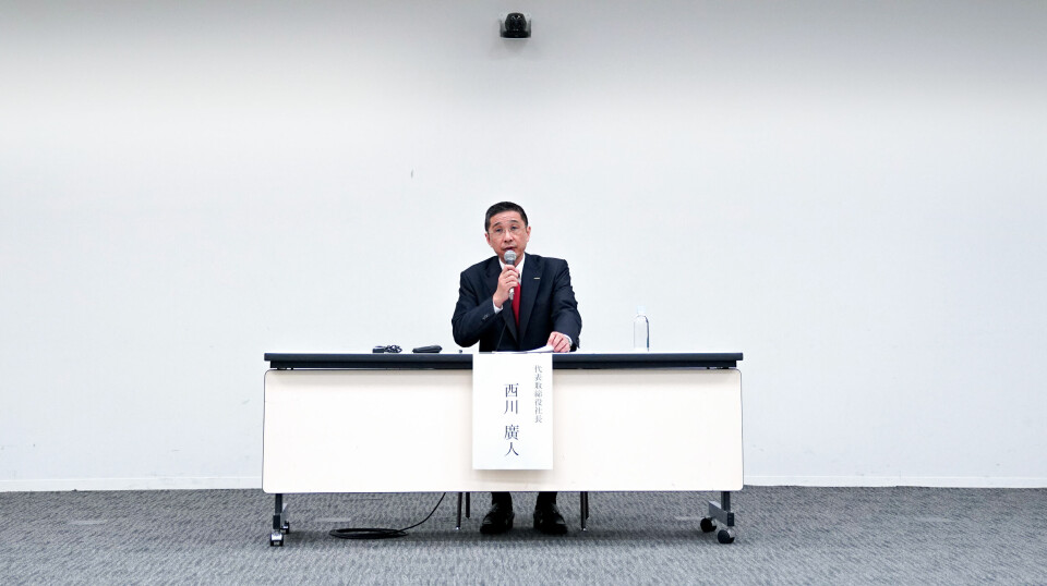 ETTER FALLET: Nissan-sjef Hiroto
Saikawa redegjør
for sakens nakne
fakta i kledelige
omgivelser etter
Ghosns arrestasjon
i desember 2018.