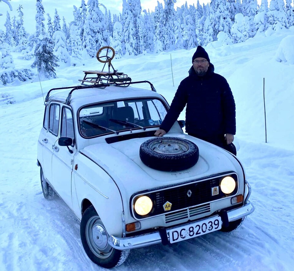 AKEBAKKE: Magne Ludvigsen bor i Lommedalen og stikker til hytta i Hedalen og sin kjære Renault 4 så snart han kan.