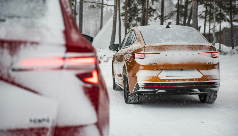 VINTER: Bilene – her to Enyaq RS Coupé – fikk virkelig vist hva de de duger til på skikkelig vinterføre.