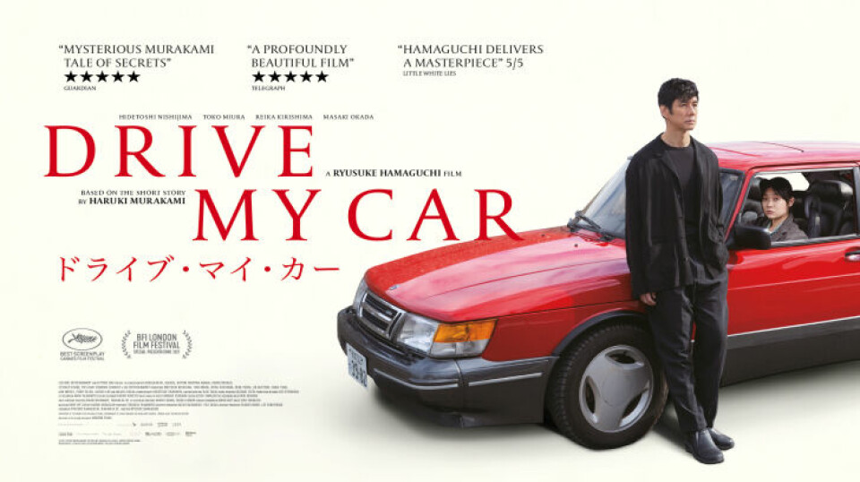 FILMBIL: Christian André Strand har notert seg at Saab 900 har en hovedrolle i den japanske kultfilmen «Drive My Car» fra 2021. 900 har hyppig figurert i en rekke internasjonale filmer og er en yndling blant filmskapere.