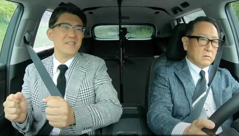 TAR OVER RATTET: Koji Sato (til venstre) blir ny Toyota-sjef, etter Akio Toyoda.