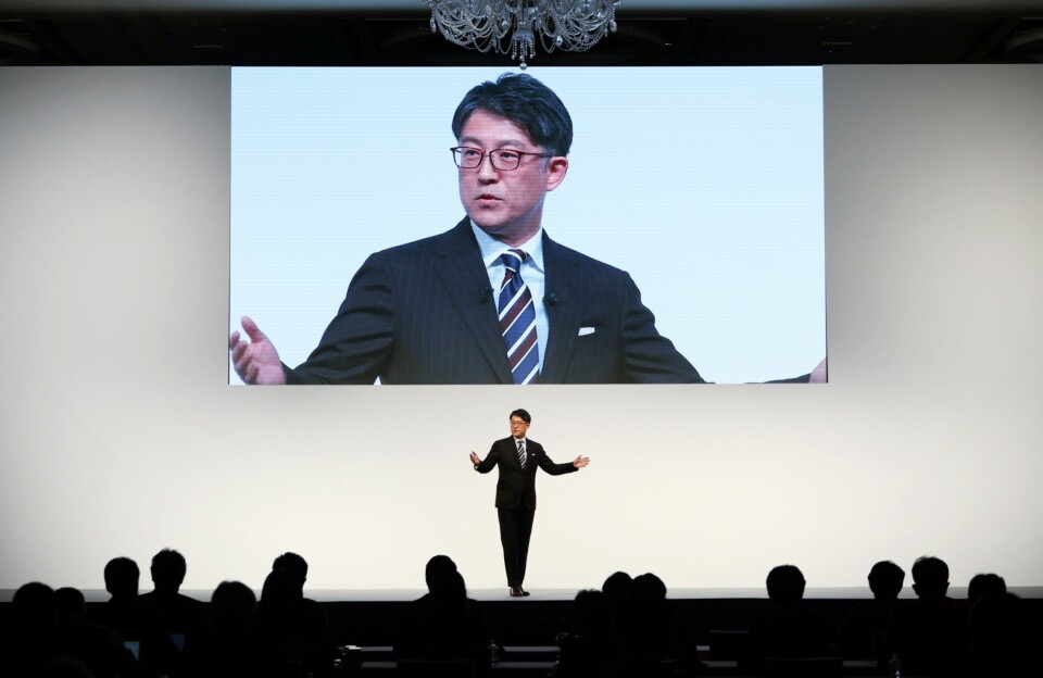 TAR OVER: Toyota-sjef Koji Sato idet han leverte sin handlingsplan denne uken.
