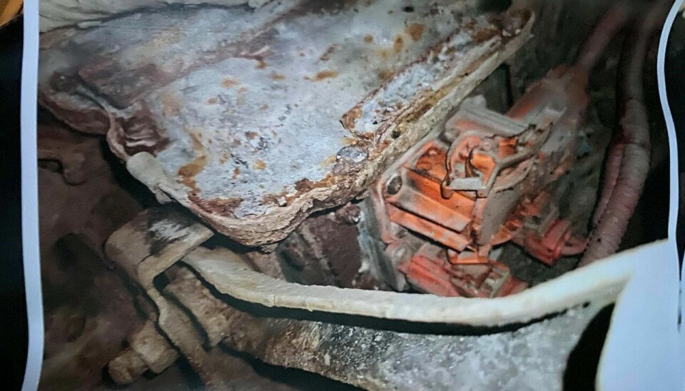 RUSTANGREP: Rust i batterikassen på Ford Focus elbil.