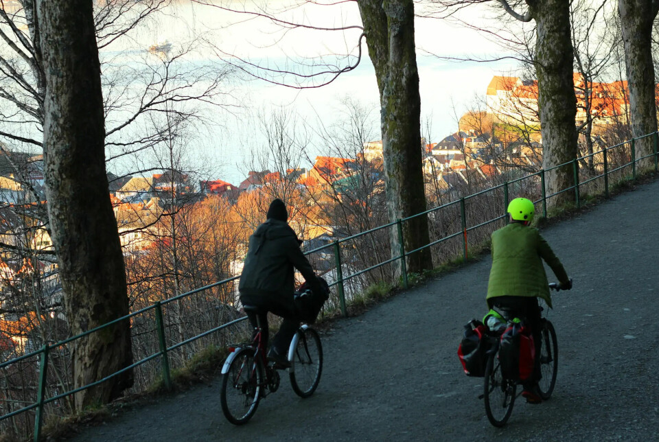 I SADELEN: Fjellveien ligger høyt hevet over Bergen og er en av 51 sykkelruter som Syklistenes landsforening anbefaler for køfri påskeferie.