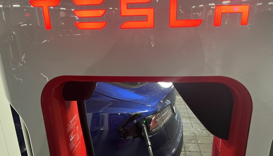 BEST: Teslas ladenettverk er nå åpnet for alle, men fungerer best på en Tesla med ladeluken bak på venstre side.
