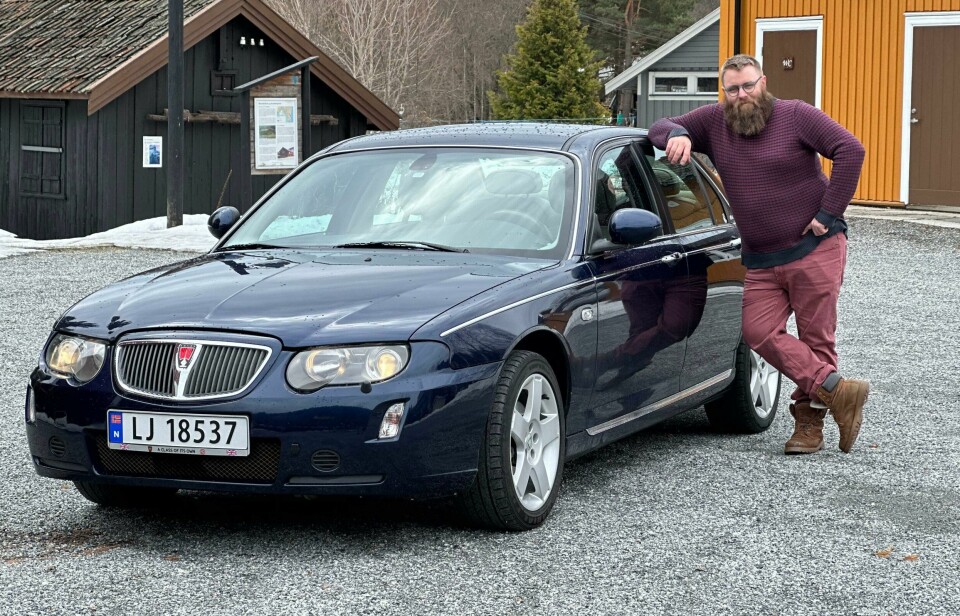 ENGELSK KONFEKT: Svenn Andre Nedberg-Grøsland mener Rover 75 er prakteksempel på en utdøende rase kjøretøy – som fortsatt er nødvendig for å pynte opp biltrafikken.