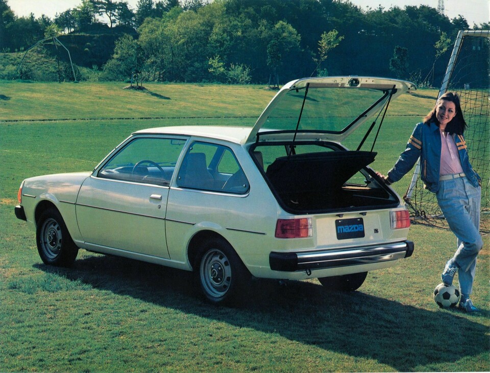 RETT I MÅL: Mazda 323, her fra 1978, driblet konkurrentene lett og ble en salgsvinner gjennom flere år.
