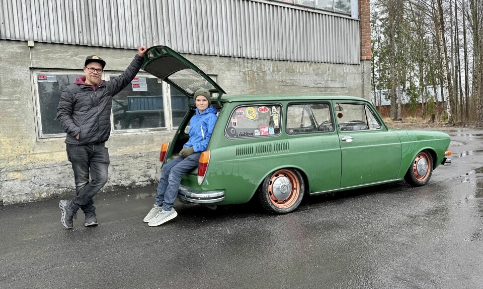 BOKSÅPNER: Martin Fjeld og bonussønnen Leon Gulliksen Sonrier stiller på VW-treff uansett antall regndråper.
