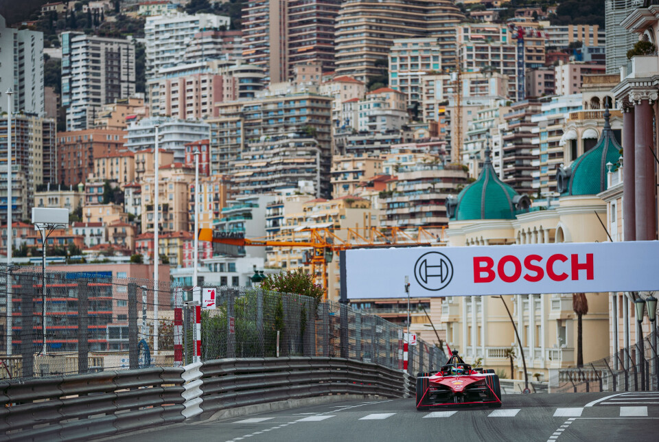 FORMEL 1-LØYPA: Formel E-bilene kjører samme berømte trasé som brukes i Formel 1-runden i Monaco.
