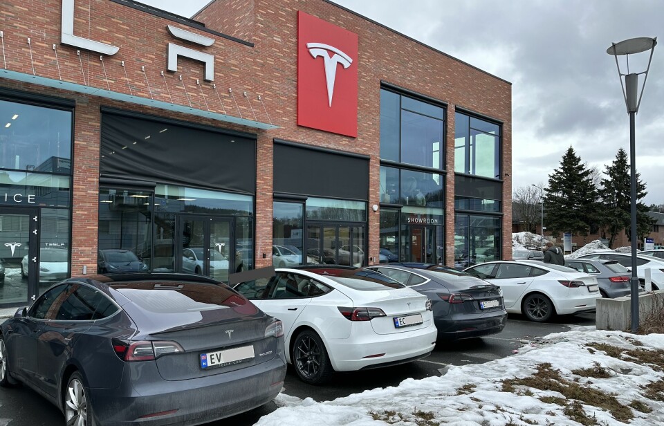 PÅ REKKE OG RAD: Tesla har stadig et solid grep om norske kunder.