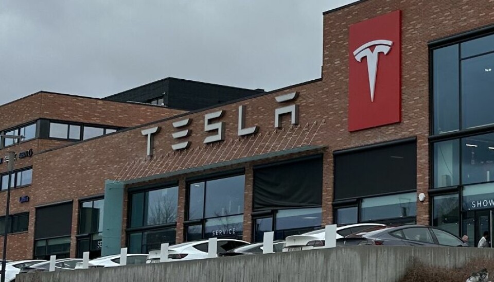 GÅR TIL SAK: Tesla hindres i å forsyne nye biler med registreringsskilter i Sverige. Bildet er fra Norge.