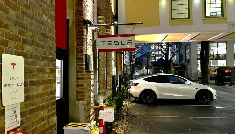 5,5 ÅR: Kunden lot Teslaen sin stå her, hos Tesla på Skøyen i Oslo, i fem og et halvt år.