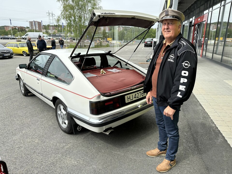 GENERALEN: Jens Smedstad arbeidet et helt liv hos Opel-importøren og fortsetter ferden i Monza med 3-liters maskin – som er én av flere hobbybiler han har i stallen.