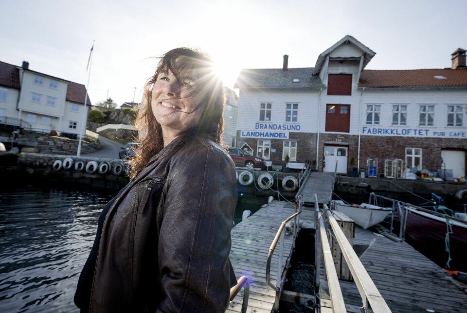 TRYGG HAVN:
Smilende i havna
i Brandasund.
– Et av de vakreste
stedene på Bømlo,
sier Anne Synnøve
Agasøster.