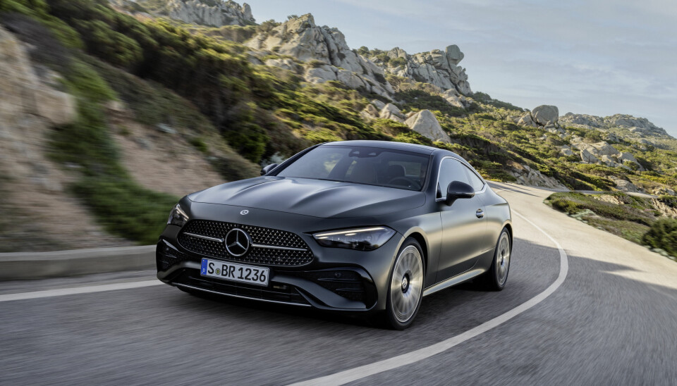 New lines: the introduction of the C-Class, but the lower height and sloping roofline still give the coupe a very unique expression.