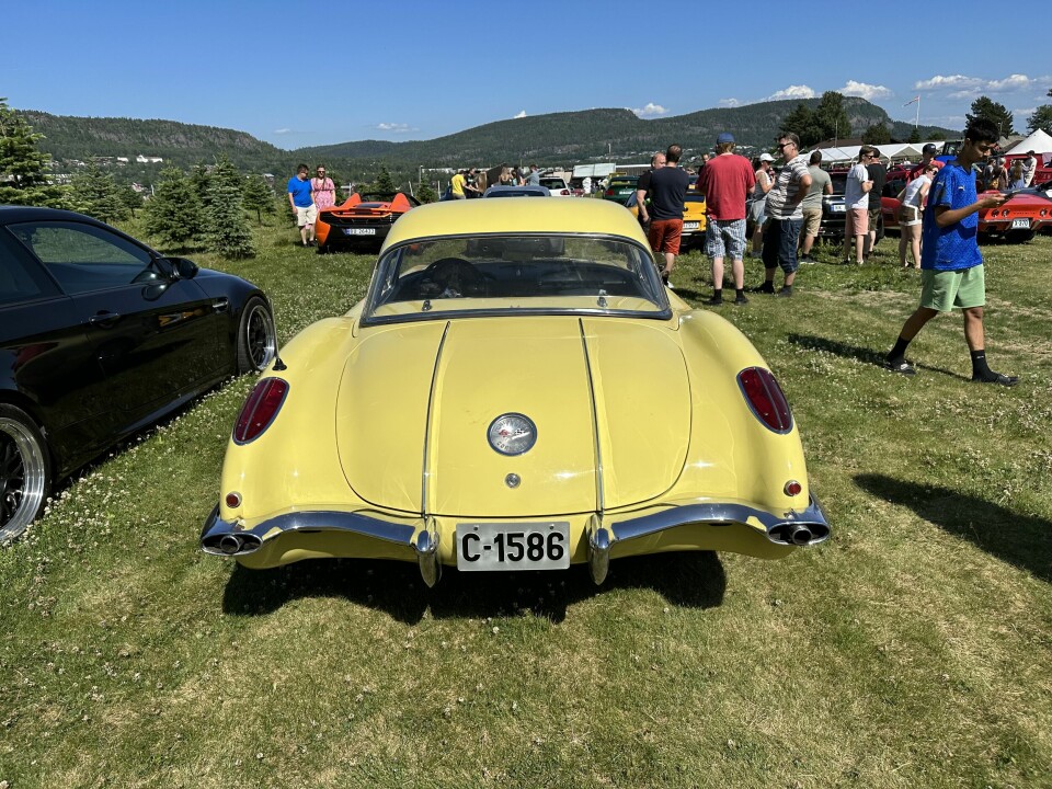 RUND ROMPE: Peter Goldsbrough mener linjeføringen til det sene 1950-tallets Corvette kompenserer i bøtter og spann for røffe kjøreegenskaper.
