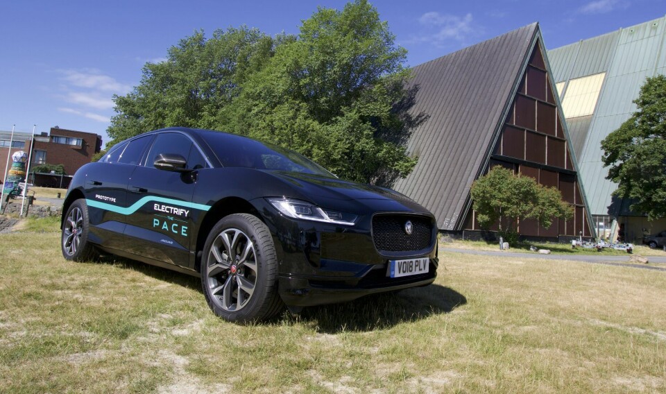 PÅ VEI UT: Jaguar I-Pace fotografert under Motors første prøvekjøring, i 2018.