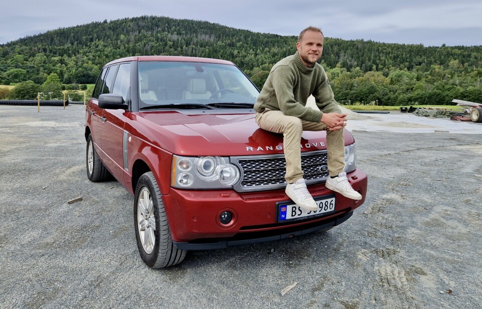 RANGE-ROVER RAKKER: Marius Mørch Larsen er en av Norges mest bilinteresserte sjeler, og kan finne i glede i en mengde merker, men privat holder han seg til Range Rover..