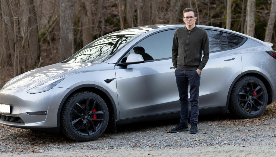 TESLA-KUNDE: Thomas Christensen og hans nye Tesla Model Y.