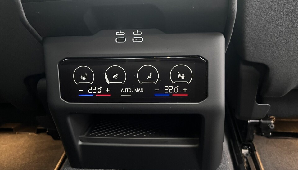 PREMIUM: Tydelig og effektivt klimaanlegg også i baksetet. Varme- og ventilasjonsanlegget er blant funksjonene som skiller BMW fra mange andre, og som gir et fortjent premium-stempel.