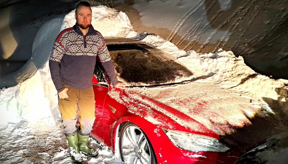 AVREGISTRERT I SNØHAUGEN: Sondre Normann Nilsen har ikke hatt noe glede av Teslaen han kjøpte sommeren 2022.