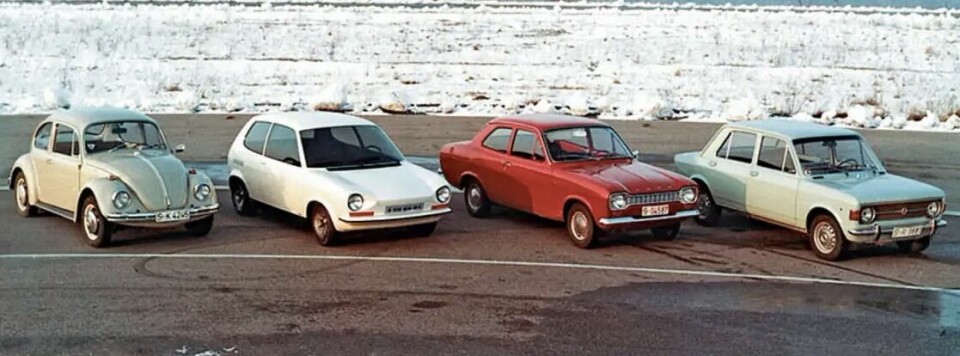 FIRKLØVER: Folkevogn testet proporsjonene til prototypen EA266 (andre fra venstre) mot forgjengeren Bobla – og de samtidige konkurrentene Ford Escort og Fiat 128.
