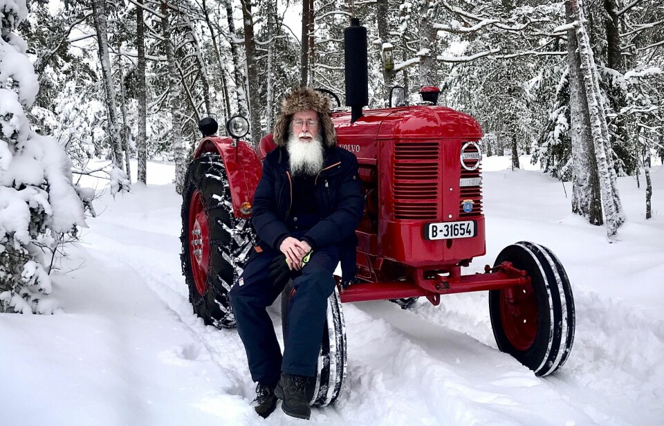 SKOGVOKTEREN: Tor Larsen vokste opp uten traktor og har som voksen tatt hevn ved å anskaffe fire klassikere.