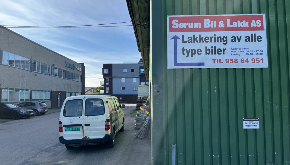 KREVER PENGER: Sørum Bil & Lakk på Sørumsand i Akershus vil ha oppgjør for parkert bil.