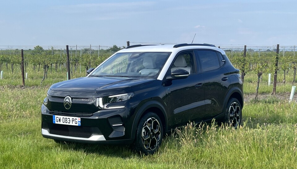 <span data-lab-font_weight="font-weight-bold" class="font-weight-bold m-font-weight-bold">ETTERSPURT:</span> Det rapporteres om stor interesse for ë-C3 – og positiv ordretilgang. Vi tipper mange velger denne fargekombinasjonen.