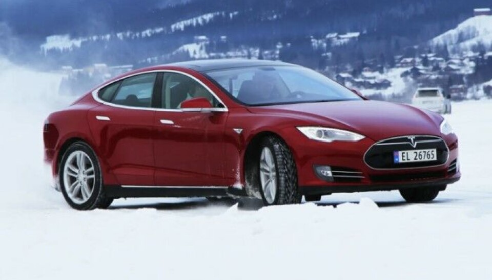 Teslaer Batteriet røk etter tre måneder på eldre Tesla
