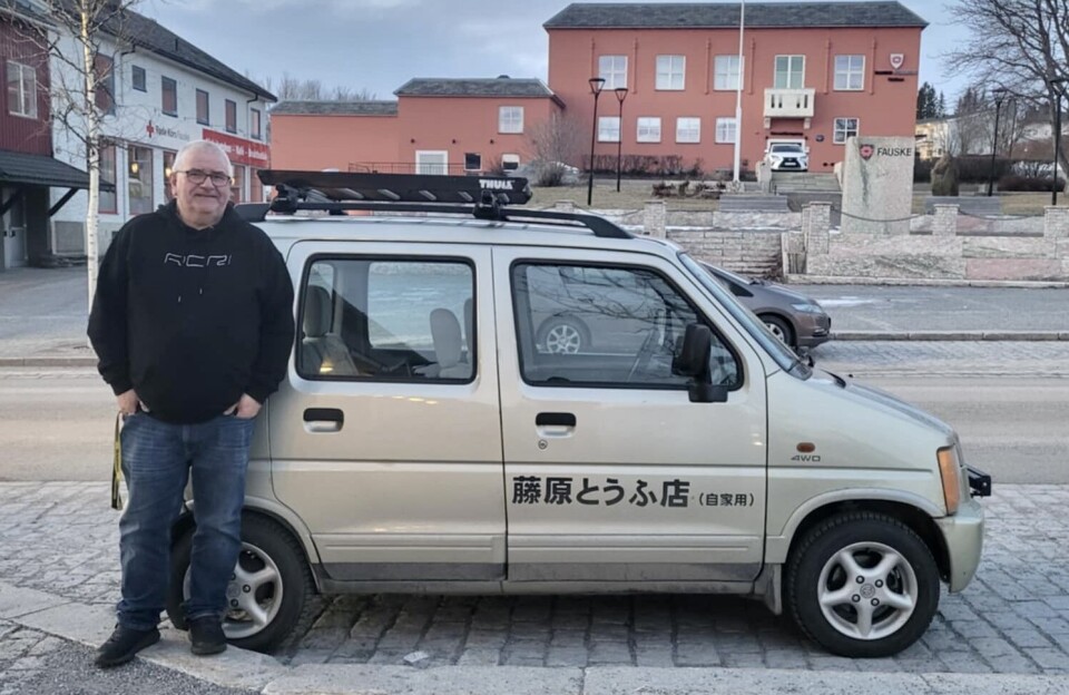 MINIBUSS: Citroën Visa har fått følge av Jarl Martinussens Suzuki Wagon R. Foto: PRIVAT