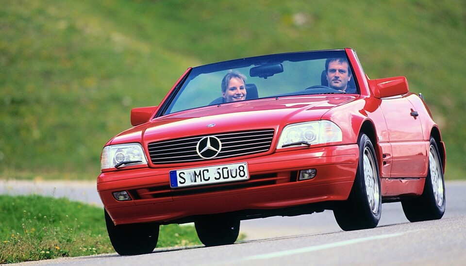 HELT PÅ TUR: I fjell og langs fjorder flasher bilister fine kjøretøy og ditto utstyr. Synet av en Mercedes SL kan både imponere og irritere.