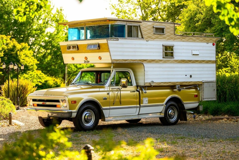ROM MED UTSIKT: Chevrolet C20 tåler vekten av Skylounge på ryggen. Foto: BRING A TRAILER