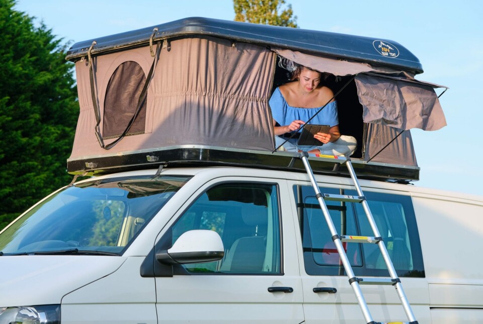 ANDRE ETASJE: ADV Roof Tents har utviklet flere ulike takteltløsninger, også denne utvidede «Skiboksen». Foto: ADV ROOF TENTS